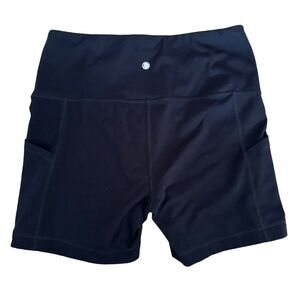 Yogalicious Lux~ Black workout shorts ~ approx 5” inseam ~ side pockets ~ size M